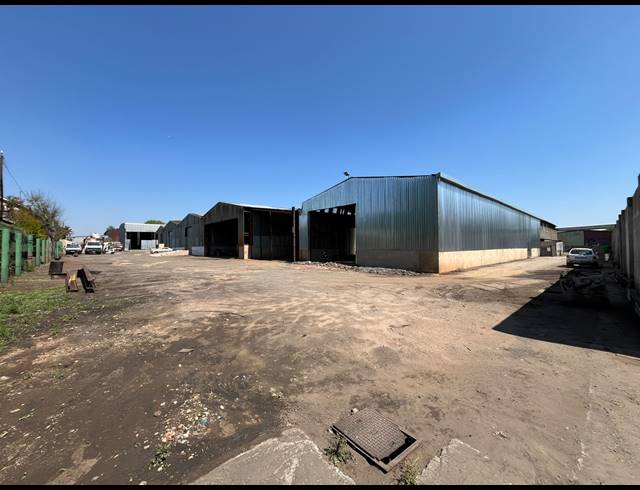 9,300M² WAREHOUSE FOR SALE IN VULCANIA